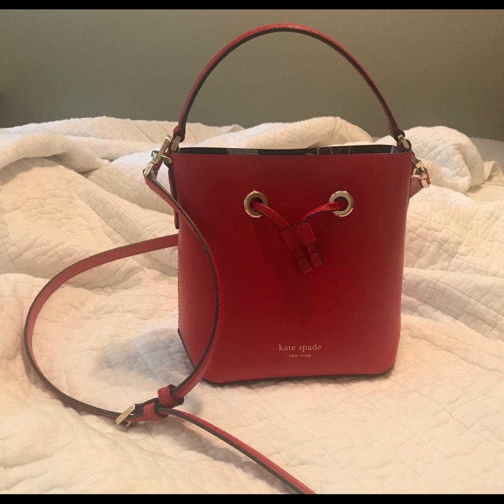 Kate Spade Eva red bucket bag and matching wallet - Picture 2 of 8
